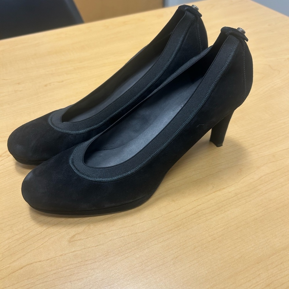 Stuart Weitzman Elegant Black Suede Heels size 9- worn once